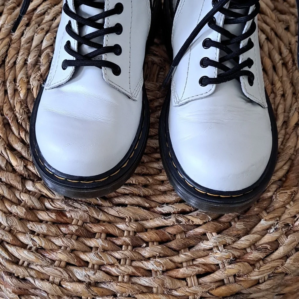 Dr. Martens Girls Zavala‎ White Leather Combat Ankle Booties Lace-up Zip S-1